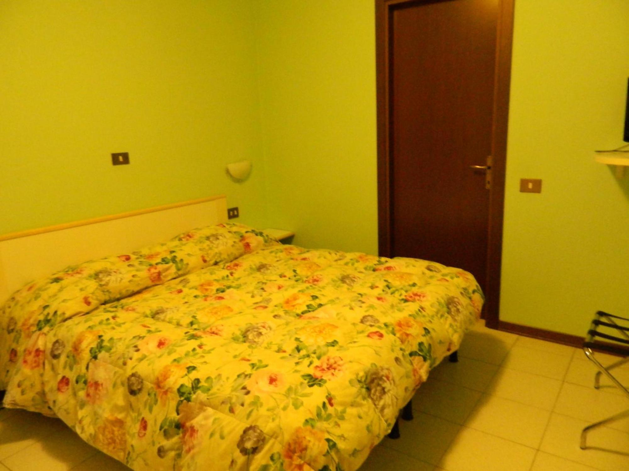 Albergo Michieletto Valmorea Экстерьер фото