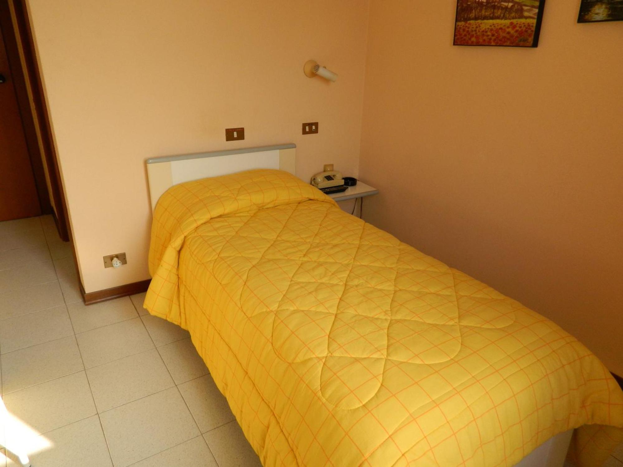 Albergo Michieletto Valmorea Экстерьер фото