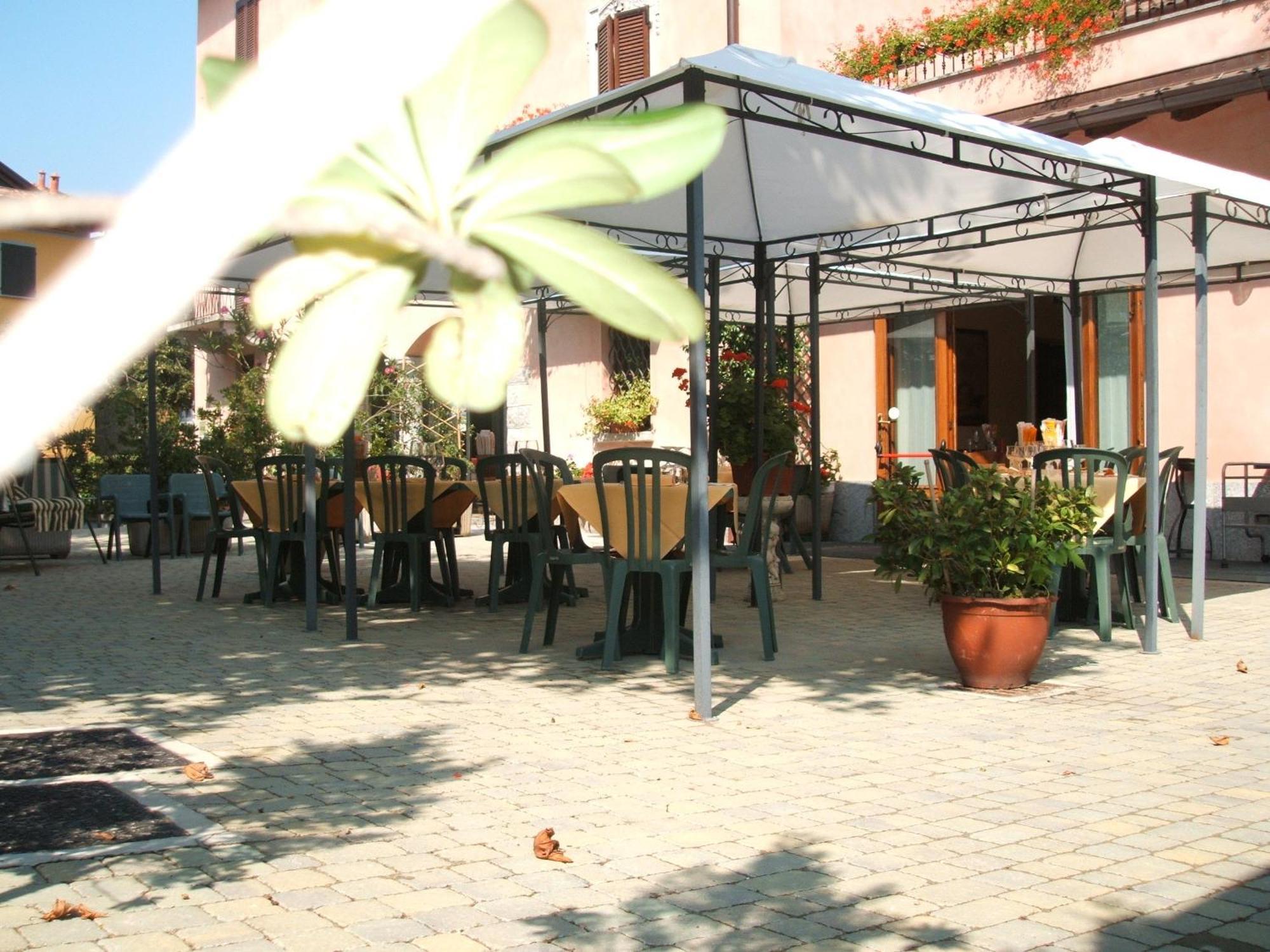 Albergo Michieletto Valmorea Экстерьер фото
