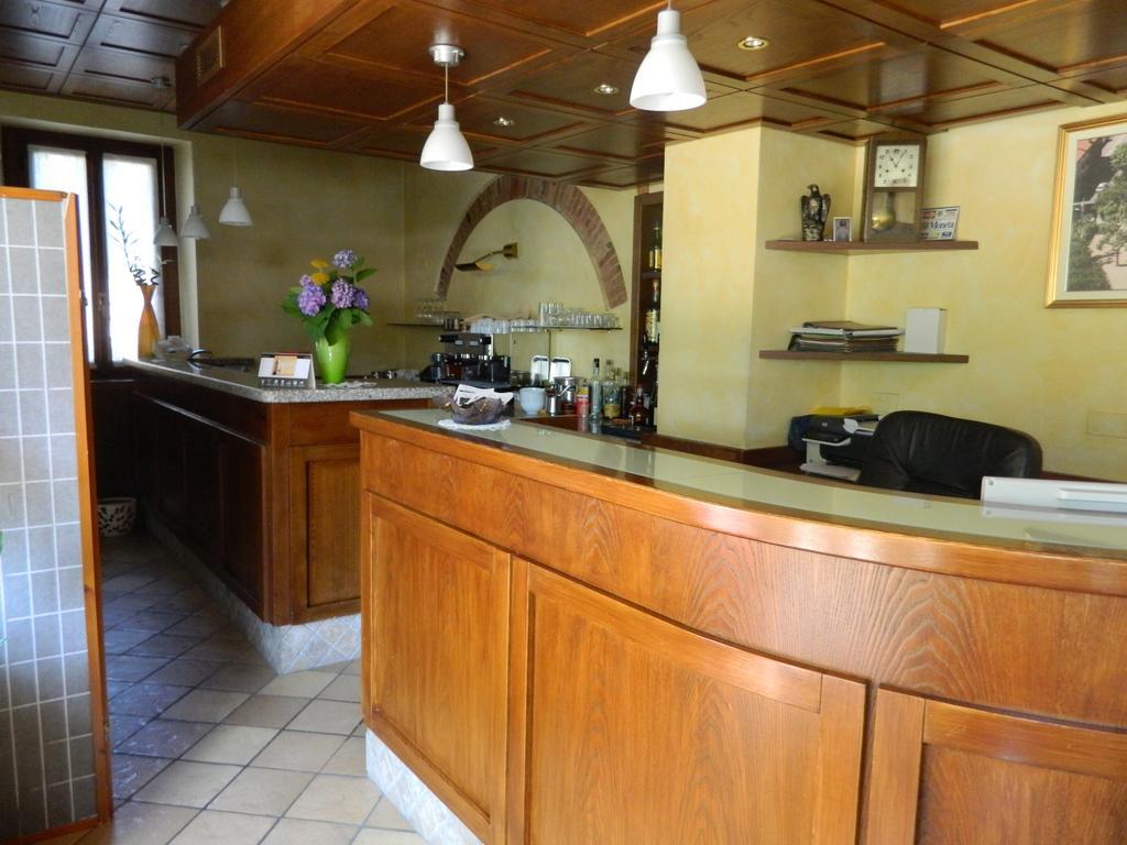 Albergo Michieletto Valmorea Экстерьер фото