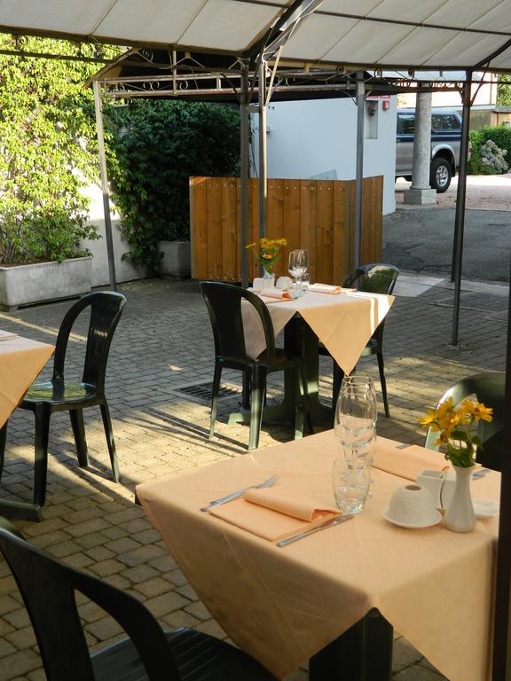 Albergo Michieletto Valmorea Экстерьер фото